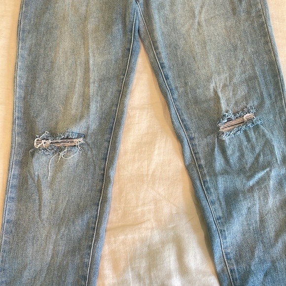ABOUND Distressed Jeans - Picture 7 of 9